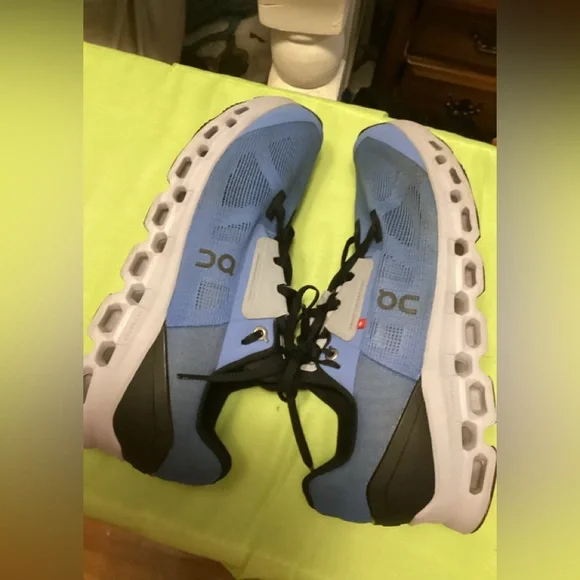 - OC  sneakers Sz 11 - Picture 7 of 11